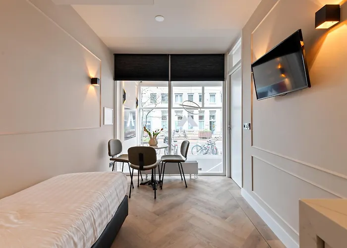 Hotell Midtown Triple 3*