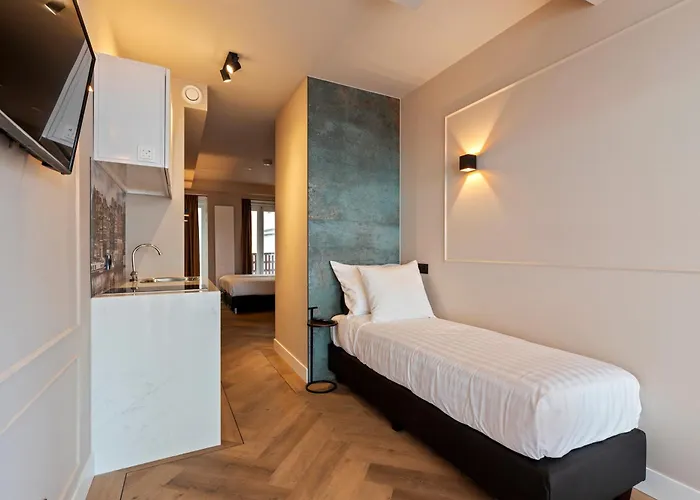 Midtown Triple Hotell 3*